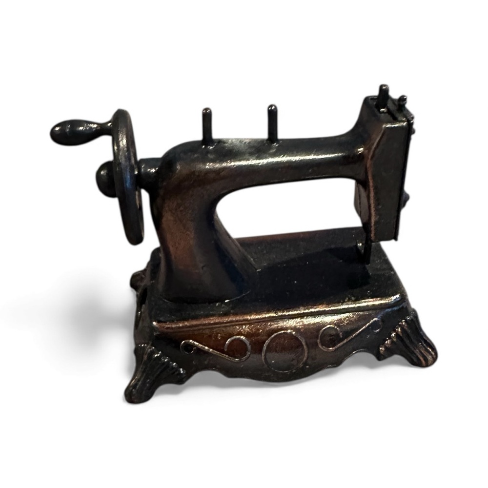 Set Of Three Vintage Bronze Color Metal Pencil Sharpeners Sewing, Truck, Piano - Picture 5 of 11
